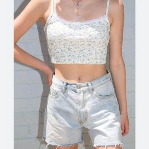 SOLD❤️‍🩹Brandy Melville floral skylar cropped lace tank with bow